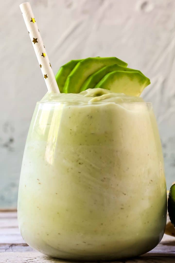 avocado shake (Licuado de Aguacate) side view