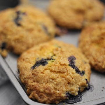 Mga Blueberry Streusel Muffins