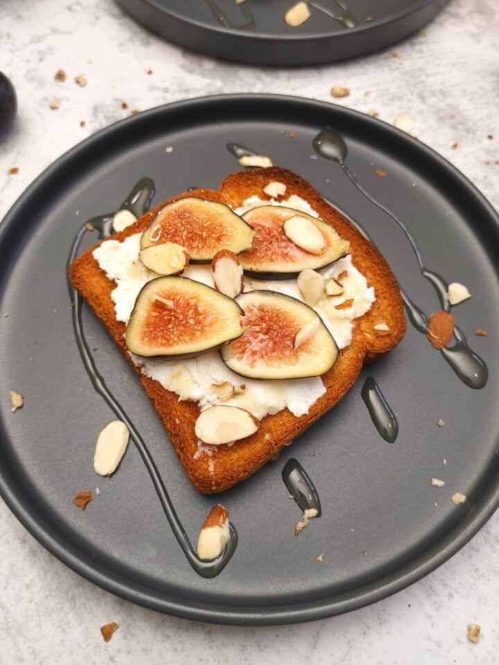 The Best Homemade Fig and Ricotta Toast
