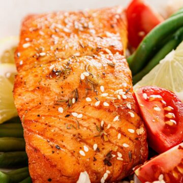 Healthy Baked Salmon with Green Beans with Brown Rice
