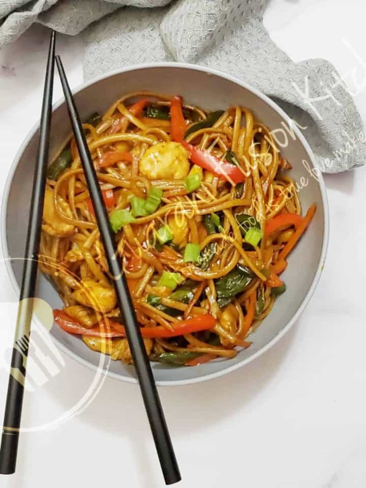 30-Minute Delicious Chicken Lo Mein loaded with fresh vegetables