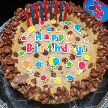 How to make a Perfect Birthday Chocolate Chip Cookie Cake
