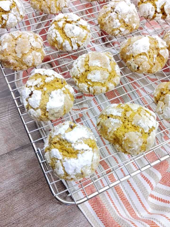 Pumpkin Crinkle Cookies: A Delicious Fall Treat!