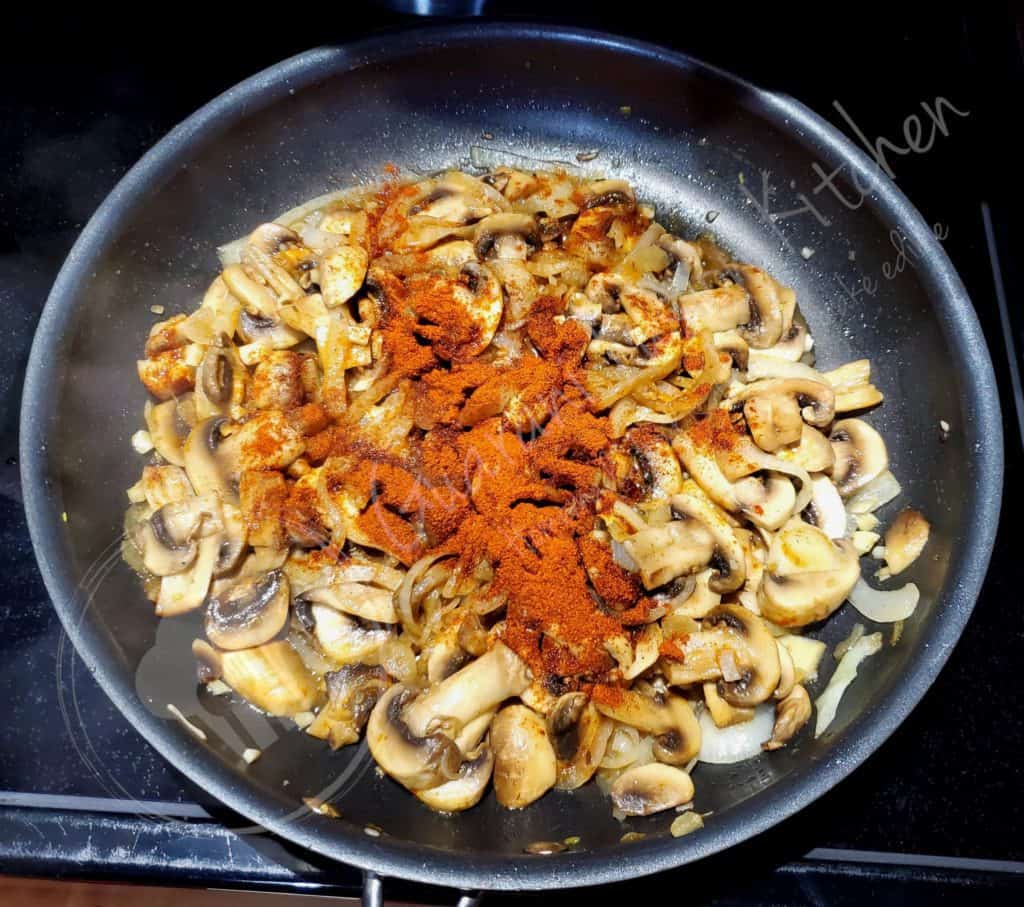 Creamy Pasta with Mushrooms and Caramelized Onion