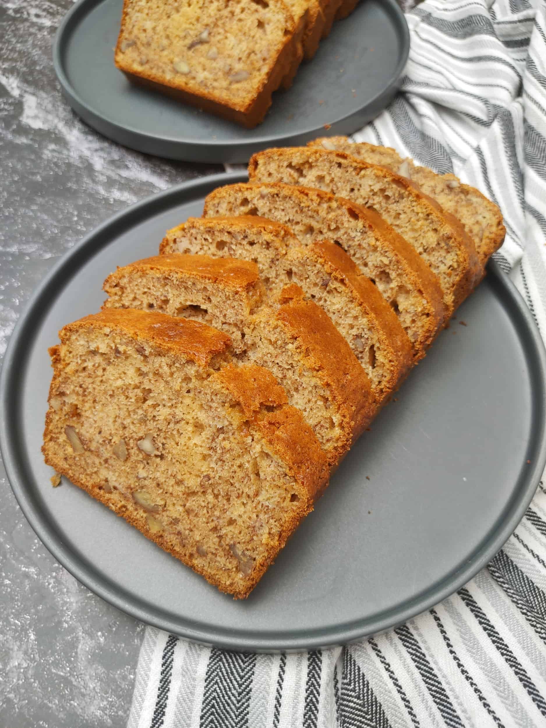 Easy Banana Bread with Pecans