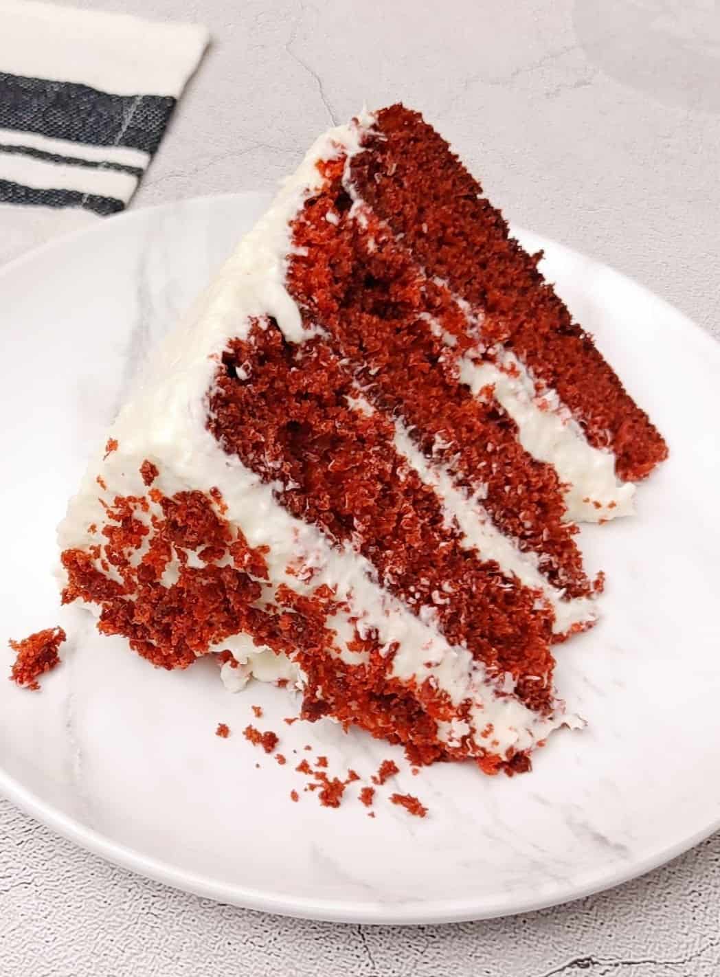 Gâteau rond rouge velours