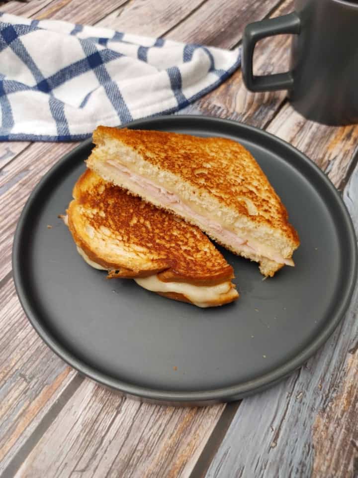 10-Minute Easy Grilled Ham and Cheese Sandwich