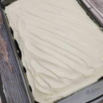 Vanilla Sheet Cake with Cream Cheese