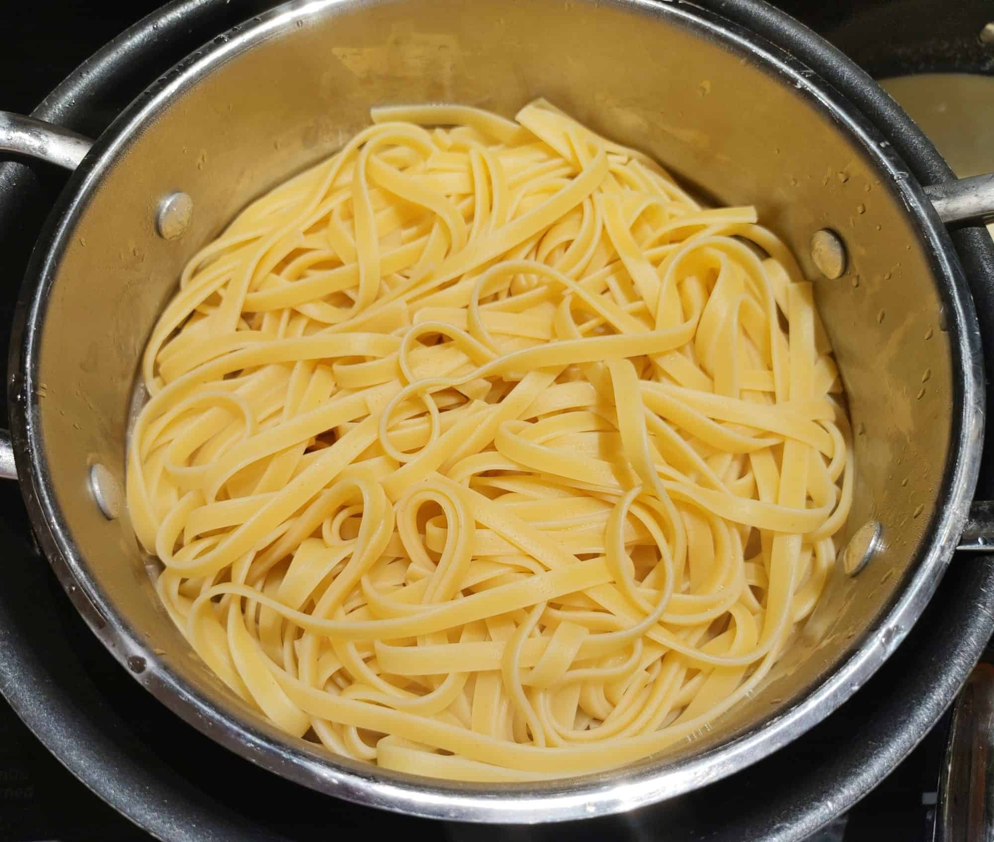 10-Minute Perfect Creamy Fettuccine Alfredo