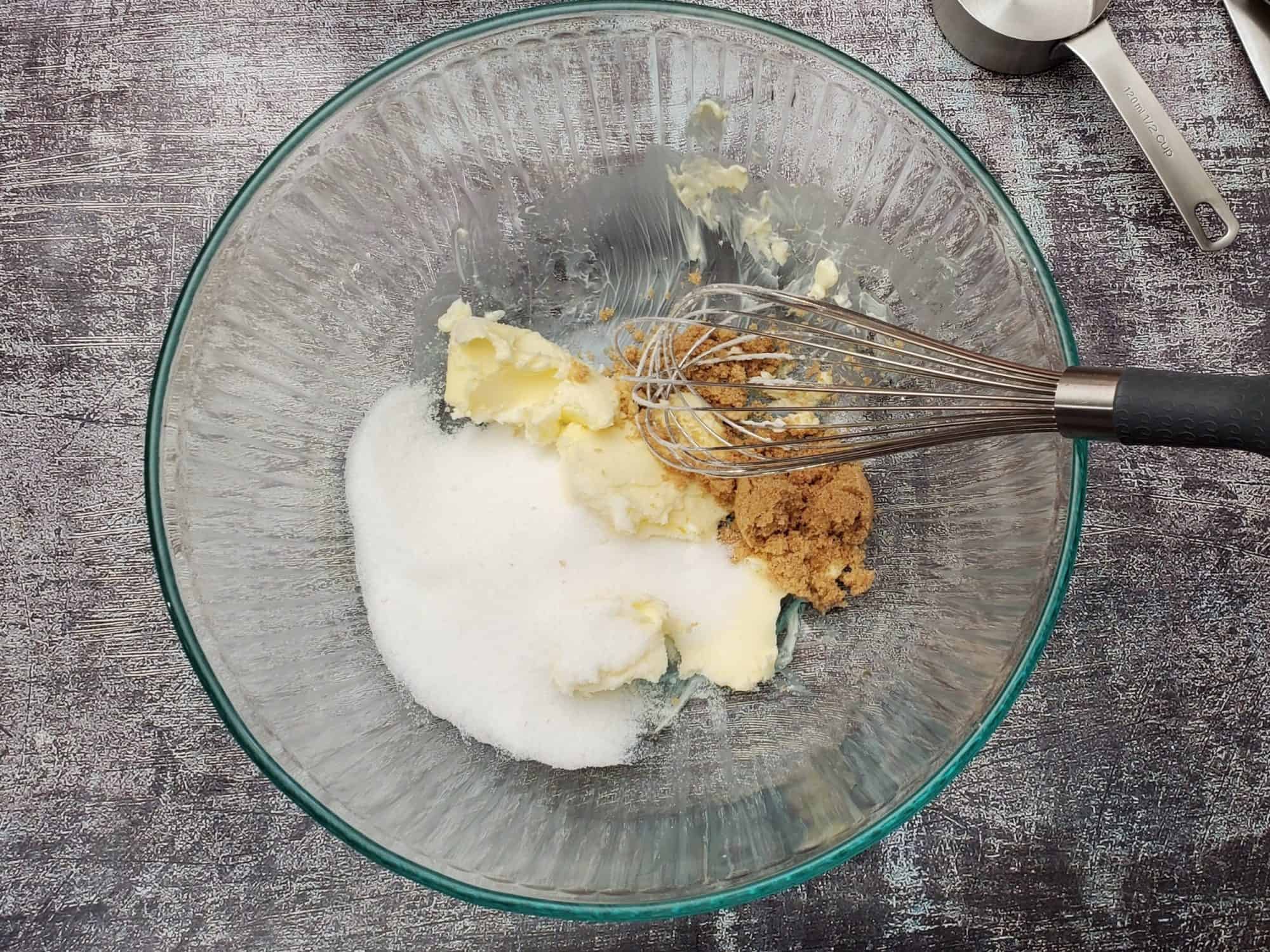 Easy Banana Muffins with Streusel Topping