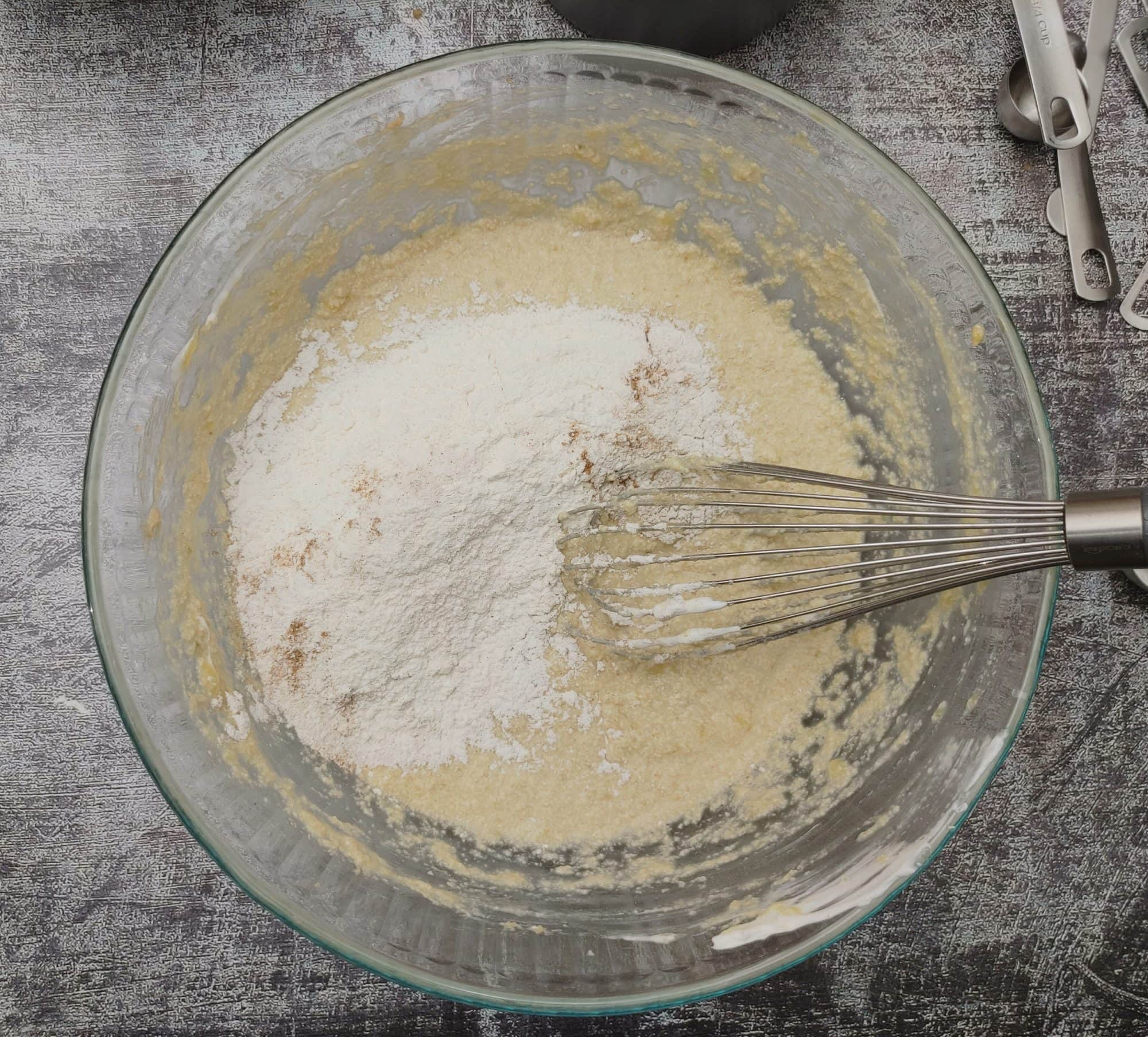 Easy Banana Muffins with Streusel Topping