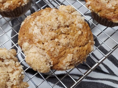 Easy Banana Muffins with Streusel Topping