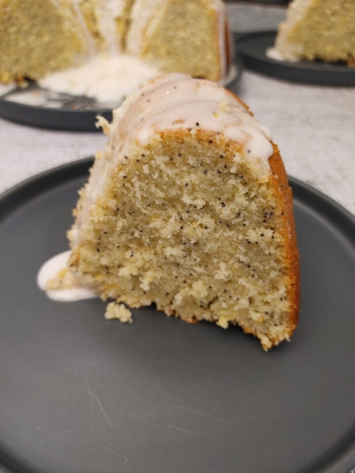 Gâteau Bundt facile au citron et aux graines de pavot