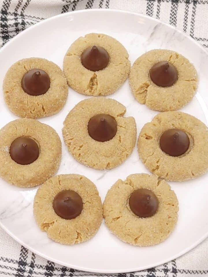 PEANUT BUTTER BLOSSOMS COOKIES
