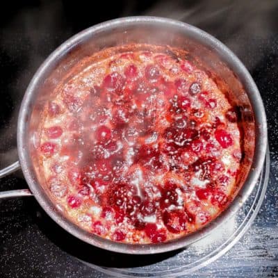 Easy Homemade Cranberry Sauce: A Thanksgiving Staple