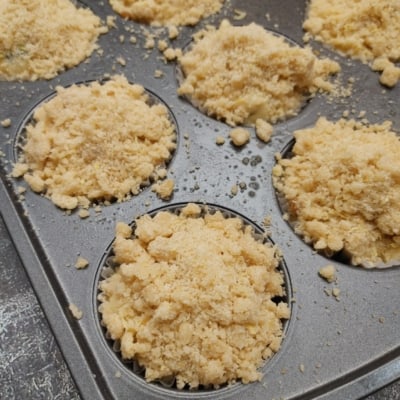 Faċli Blueberry Streusel Muffins