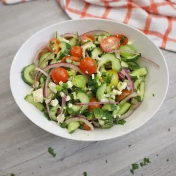 Israeli Salad: A Healthy & Satisfying Side Dish