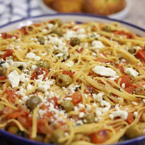 Easy Greek Spaghetti with Garlic Bread