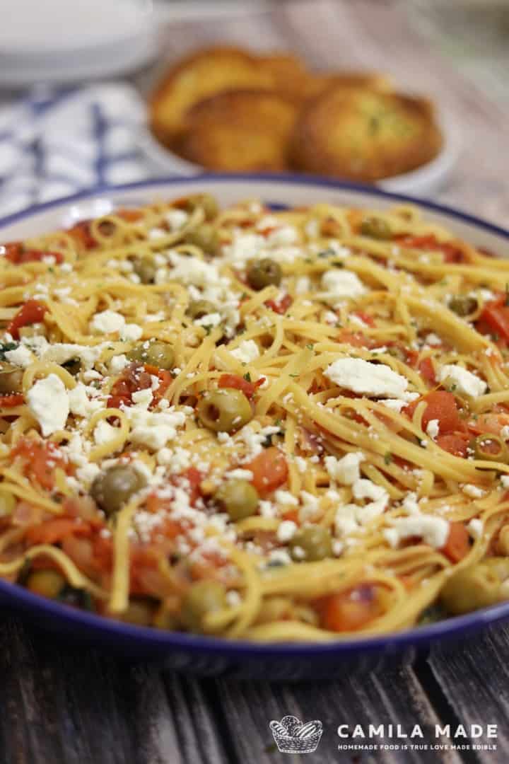 Easy Greek Spaghetti with Garlic Bread
