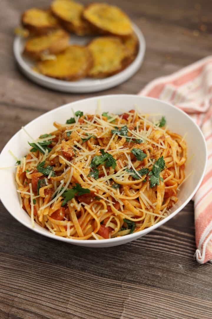 The Best Classic Spaghetti with Tomato Sauce