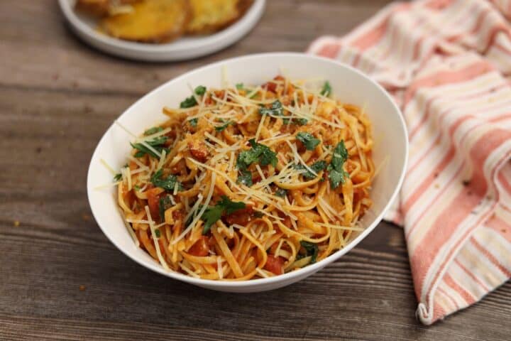 The Best Homemade Classic Spaghetti with Tomato Sauce