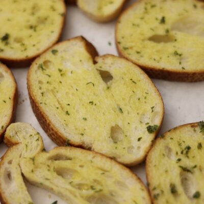 The Easiest Garlic Cheese Bread