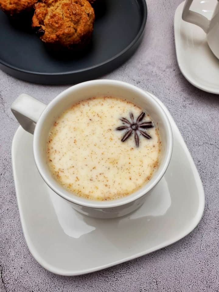 Homemade White Hot Chocolate (Better Than Starbucks)