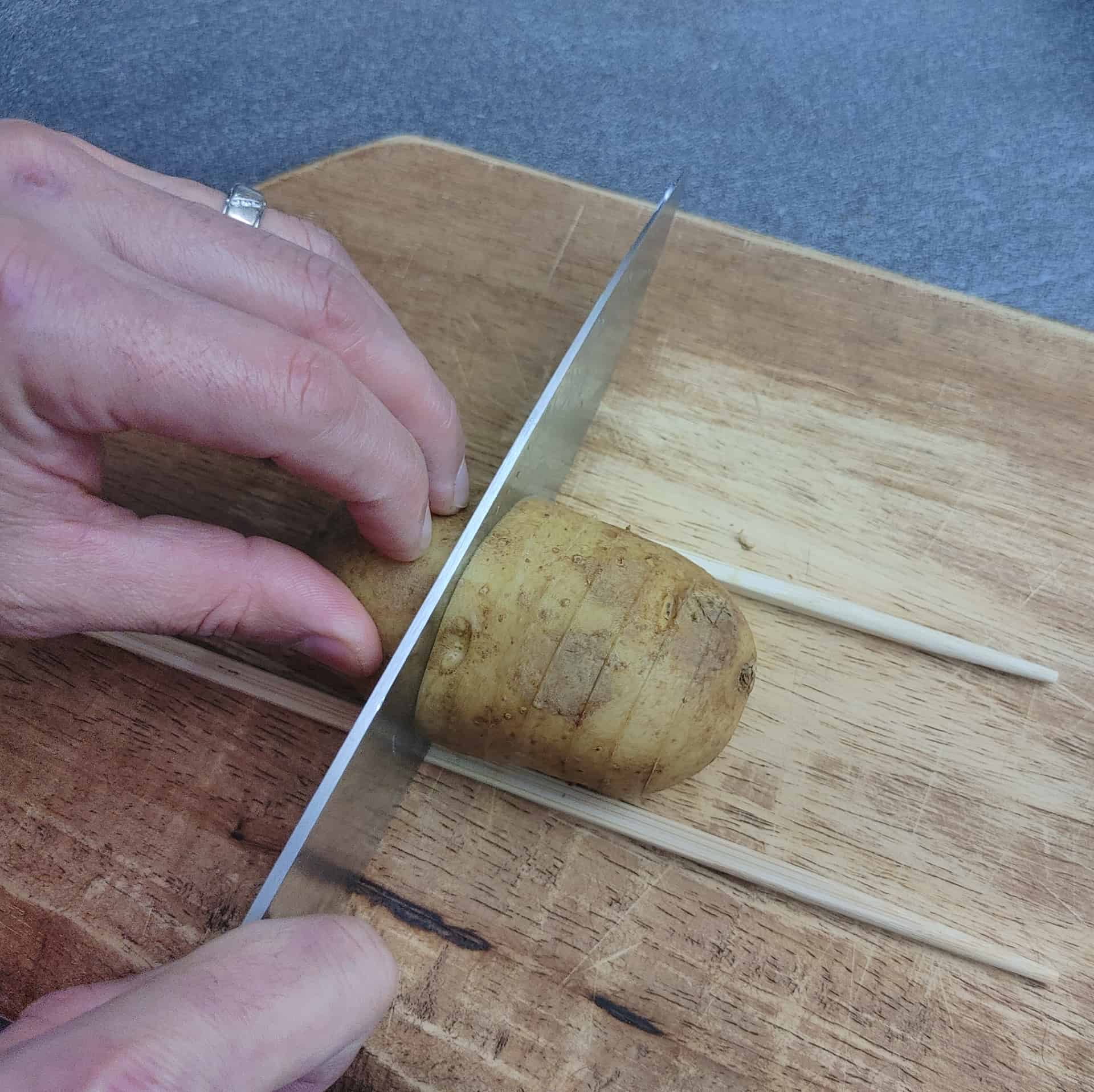 Cheesy Hasselback Potatoes Recipe 19 Cheesy Hasselback Potatoes 13