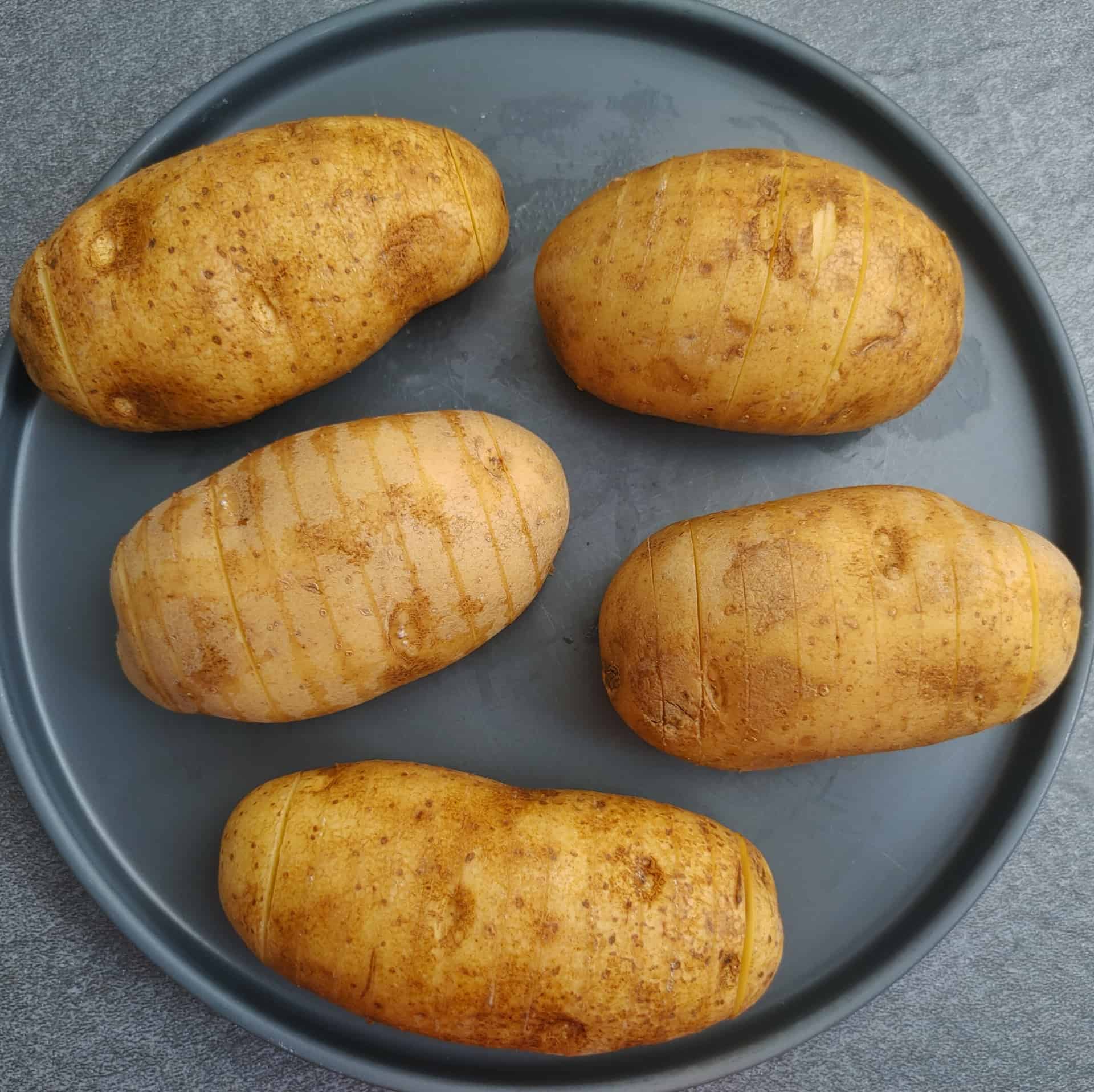 Cheesy Hasselback Potatoes Recipe 21 Cheesy Hasselback Potatoes 16