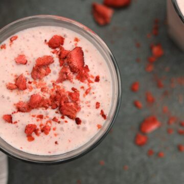 The Best Strawberry Smoothie