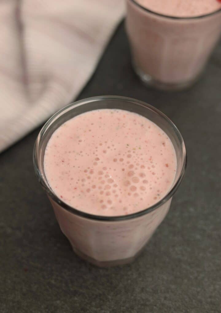 The Easiest Strawberry Smoothie