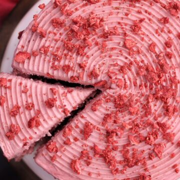 The Easiest Strawberry Cake
