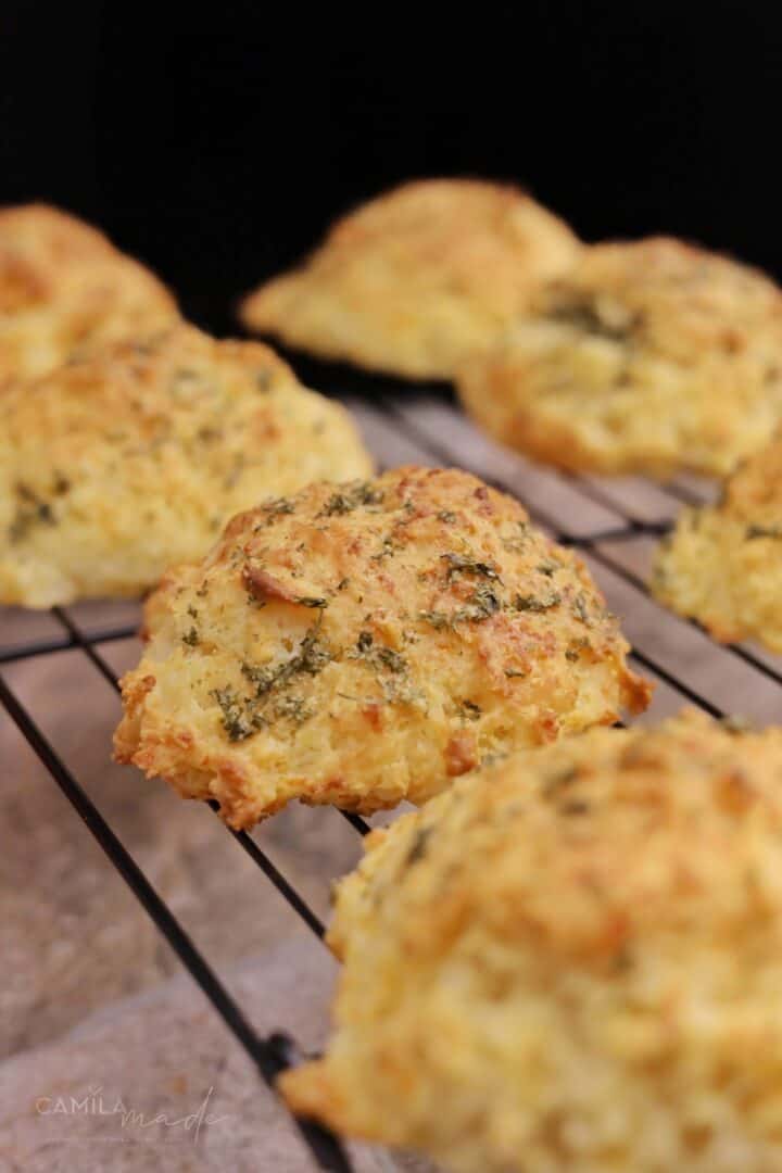 Easy Cheddar Bay Biscuits recipe