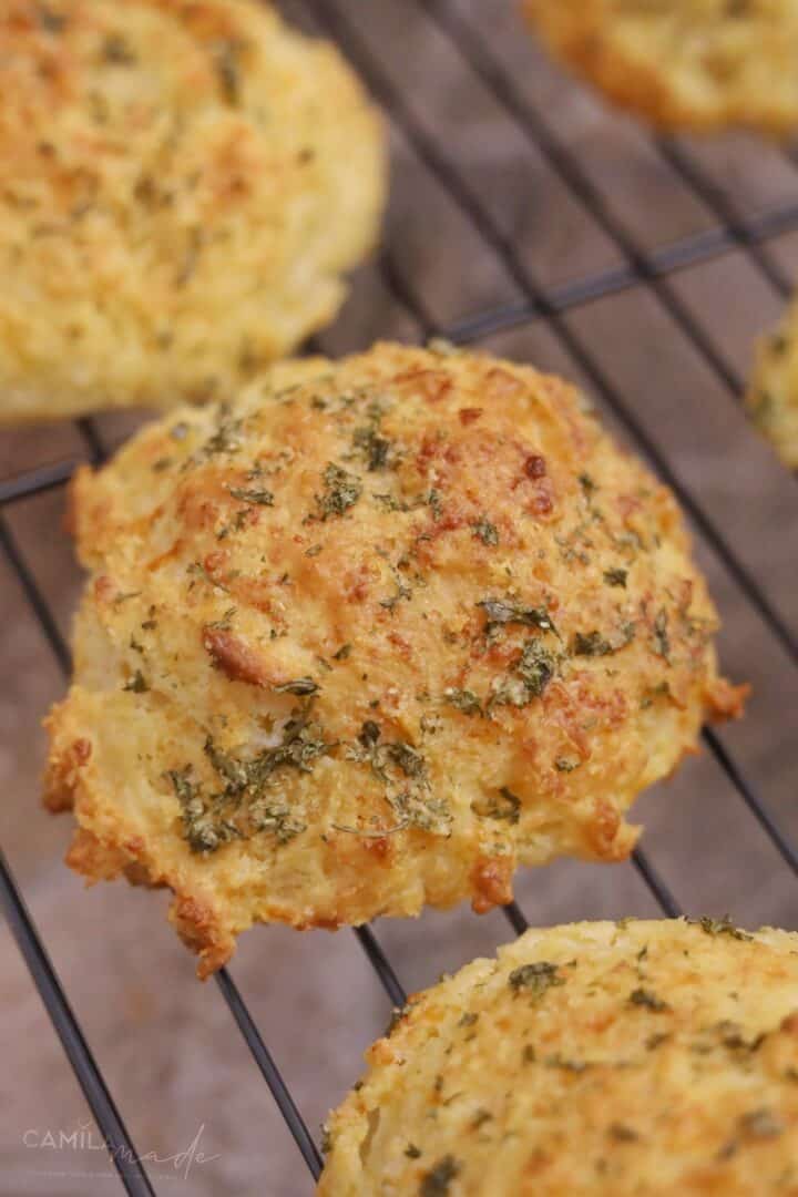 Easy Cheddar Bay Biscuits