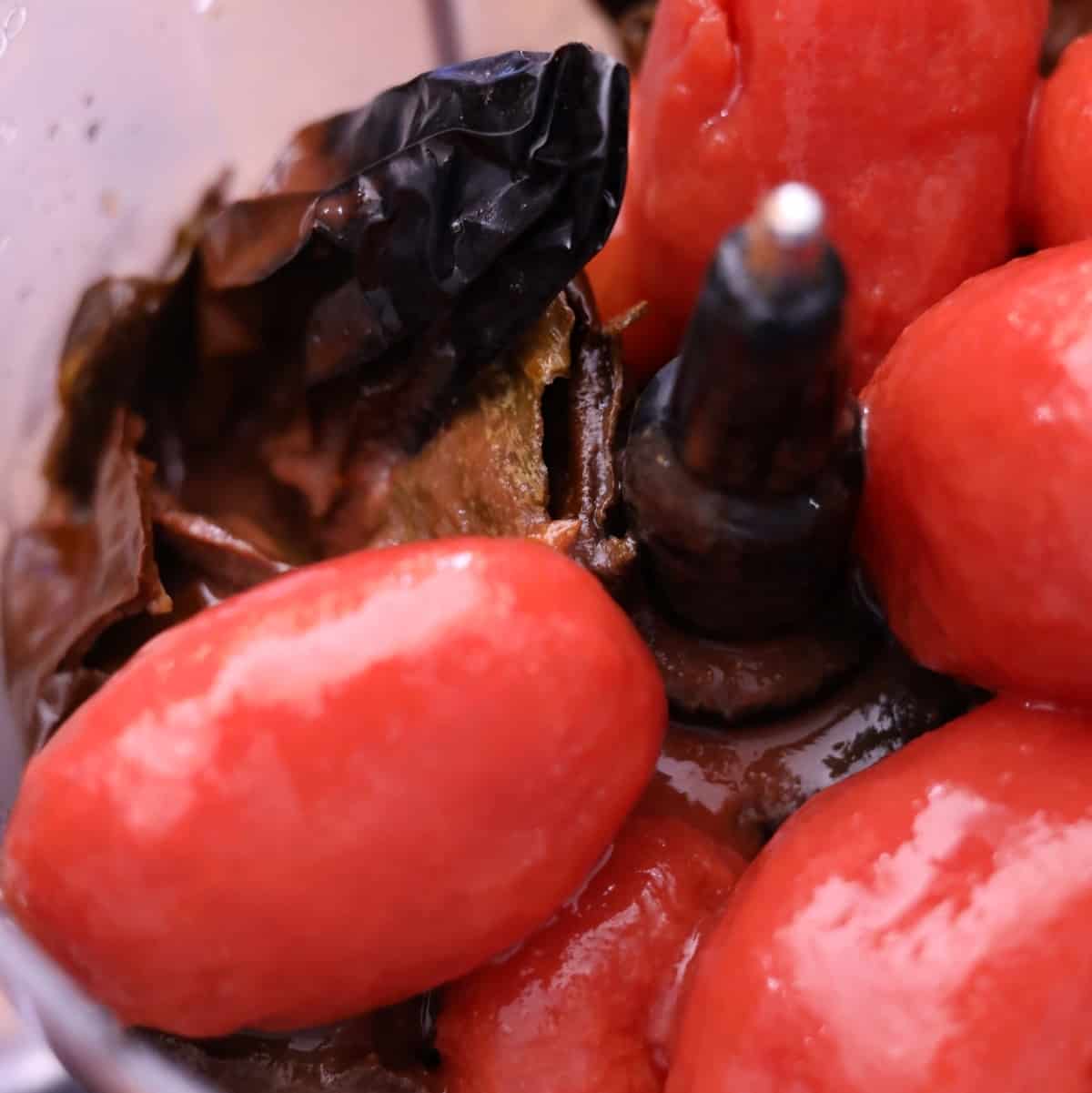 Tomate with chiles in a blender