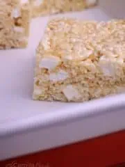 Rice Krispie di risu di burro marronu cù Marshmallows