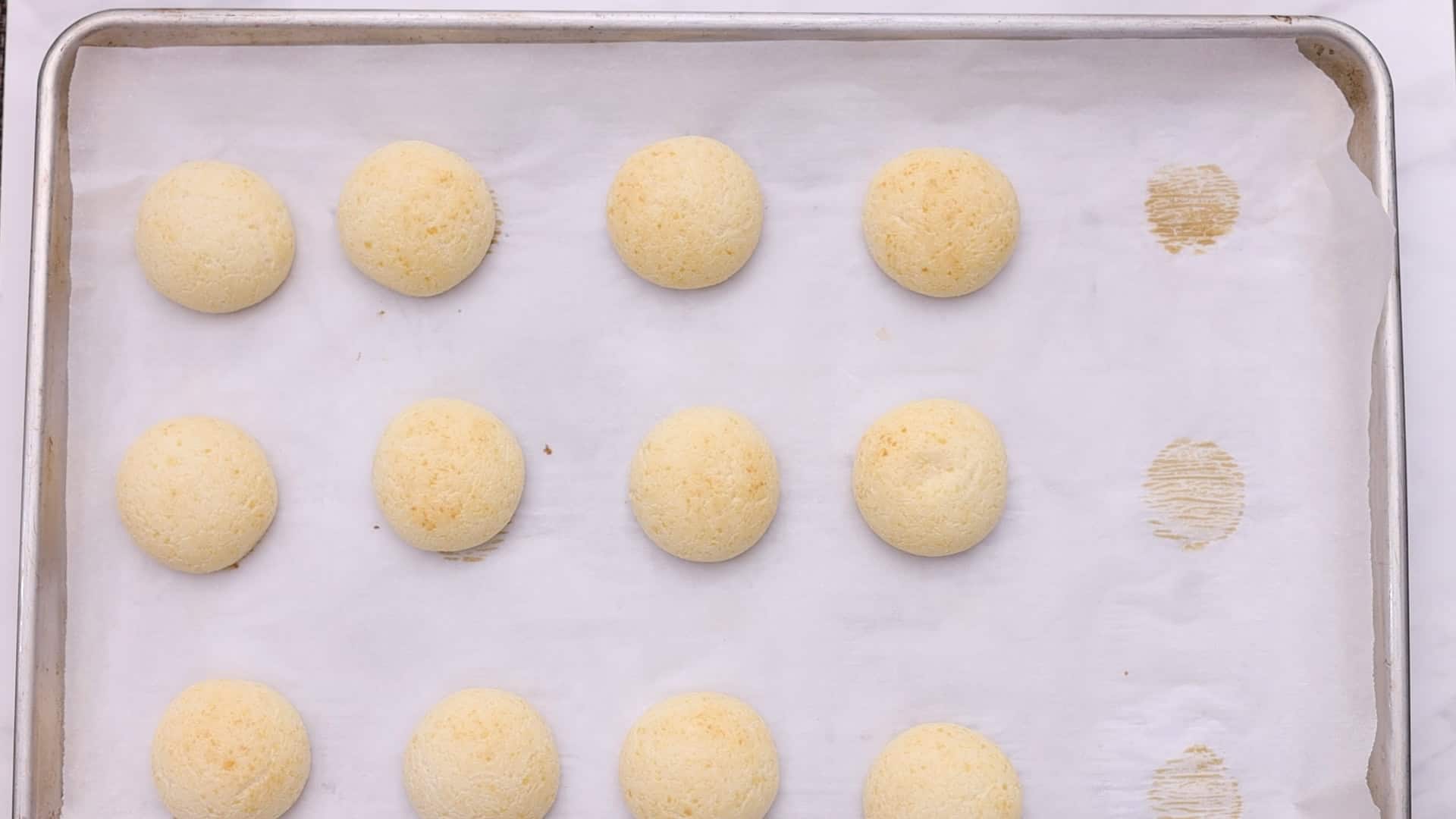 Chipa sin Huevos 14 Bake for 15-20 minutes, until bottoms are lightly golden
