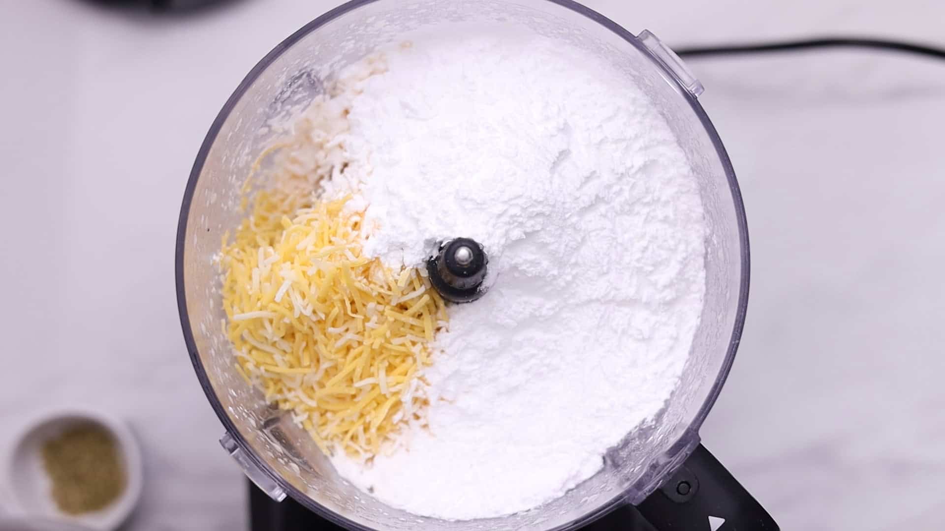 Ingredientes secos queso y almidón de tapioca