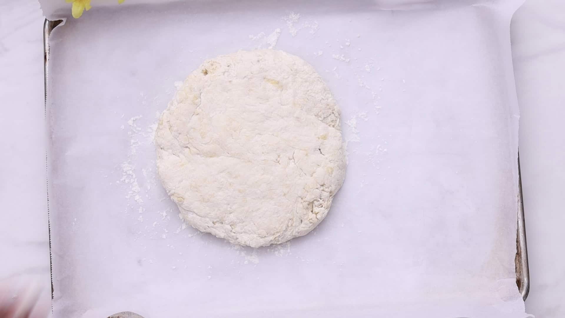 Pan sin Reposo 18 5. Place on the baking sheet and cut a shallow X on top.