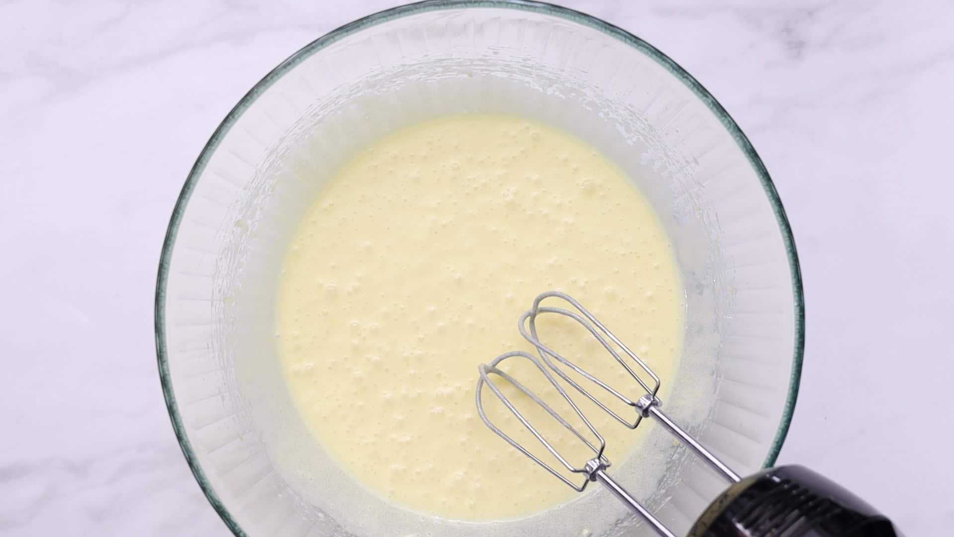 after Cream butter, oil, vanilla, salt, and sugar until fluffy (5 minutes). Add eggs one at a time, beating well after each.