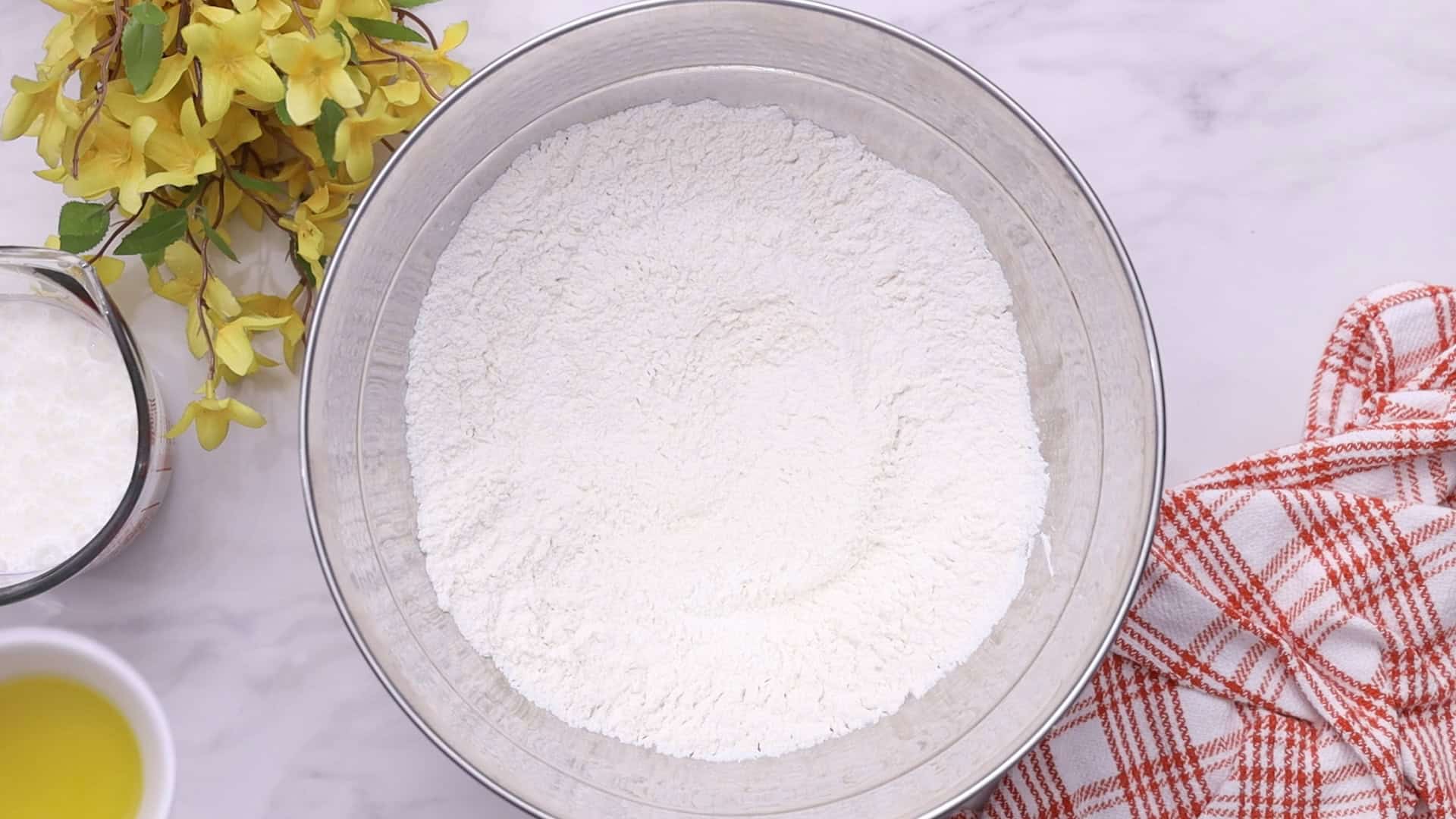 Pan sin Reposo 12 Whisk flour, baking soda, and salt in a large bowl.