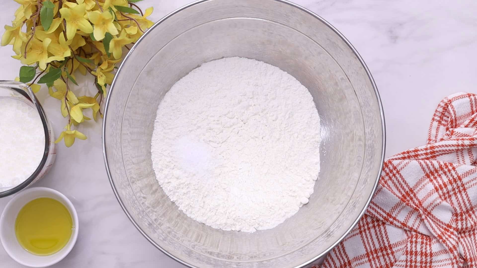 Pan sin Reposo 10 Whisk flour, baking soda