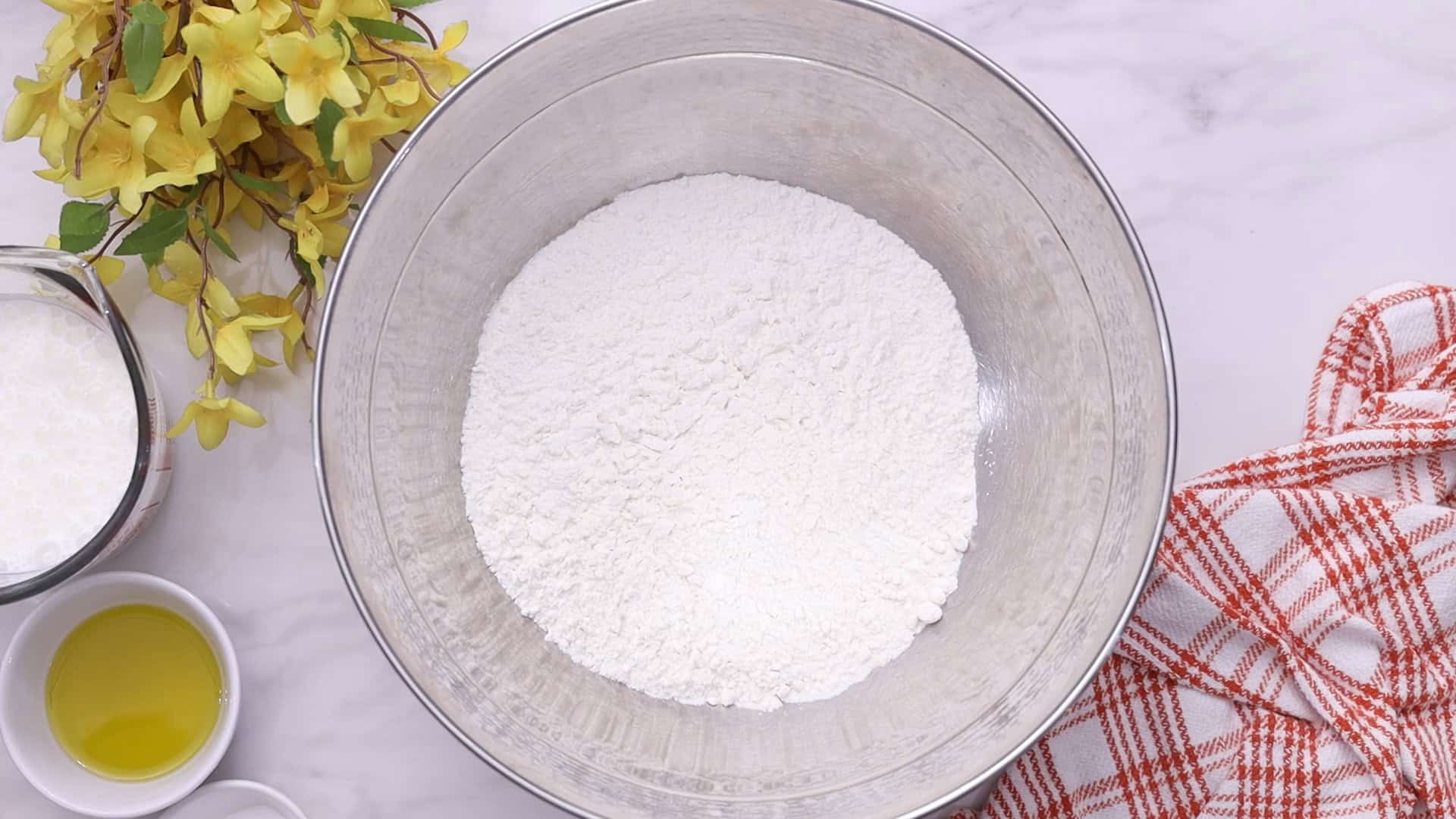 Pan sin Reposo 11 Whisk flour