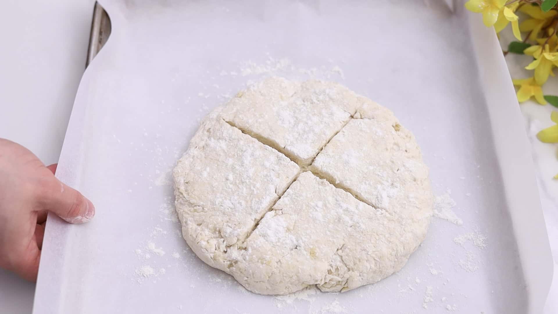 Pan sin Reposo 21 cut a shallow X on top.