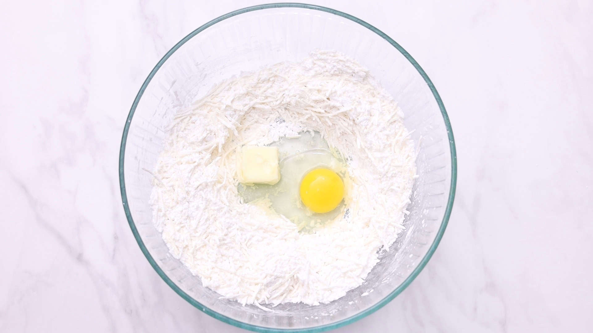 Añadir una yema de huevo
