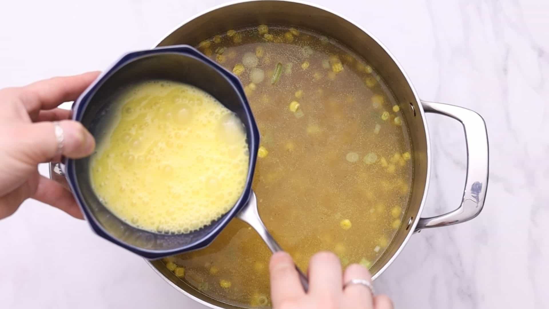 Batir los huevos