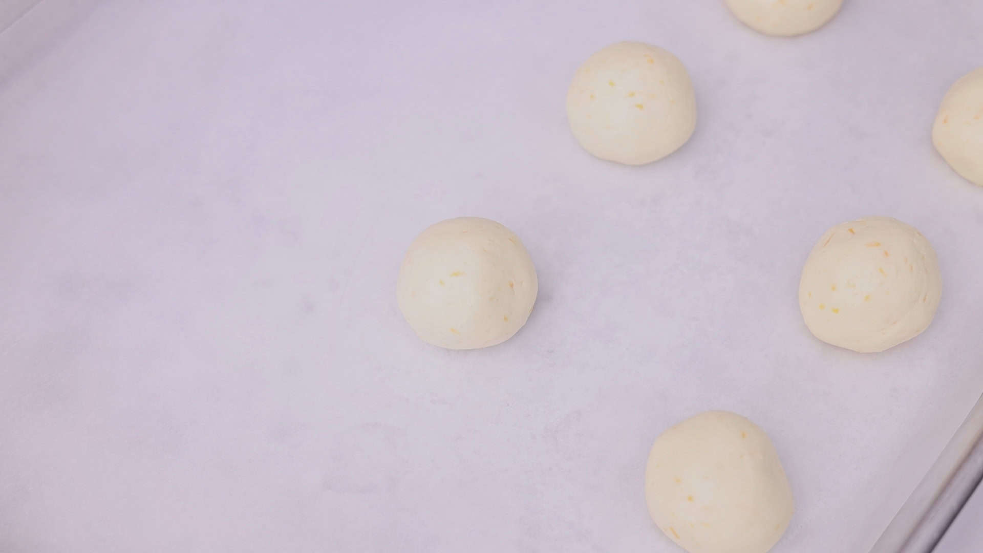 Chipa de Ricota 18 Form 50 g dough balls and place them.