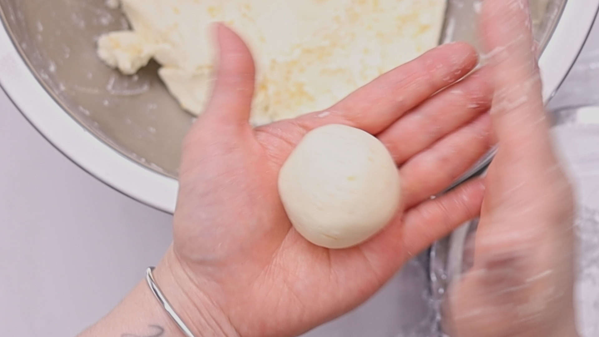 Chipa de Ricota 17 Form 50 g dough balls.