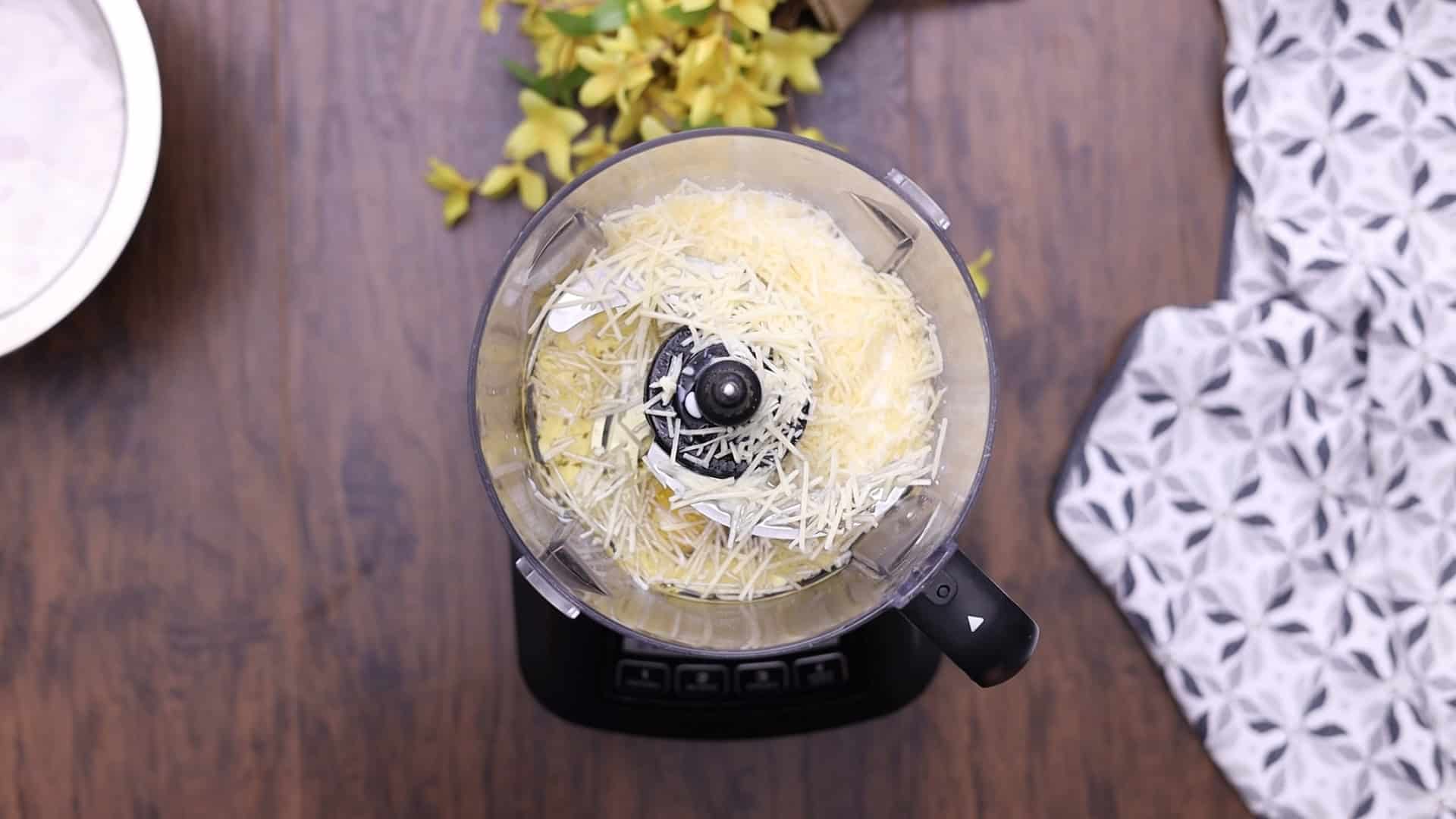 Chipa Muffins 12 Blend the egg with all ingredients, except yuca starch, for 1 minute