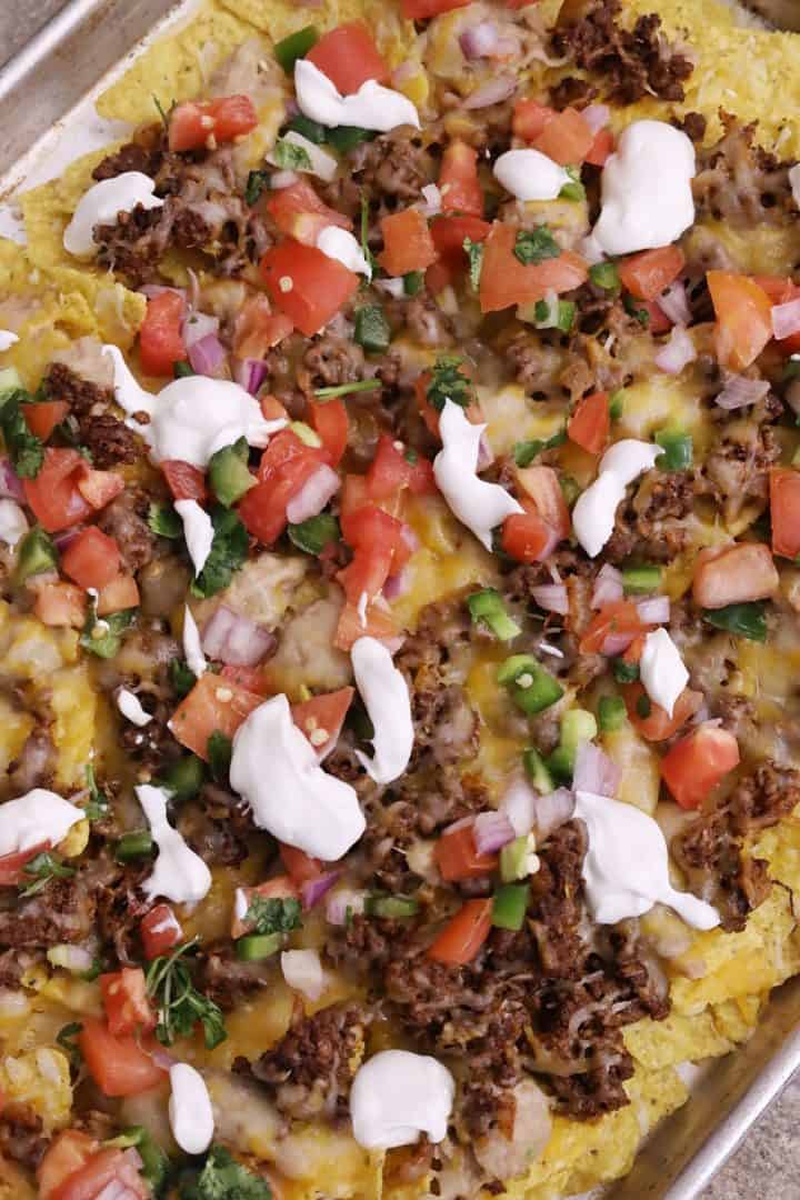 Nachos de Carne Molida con sour cream